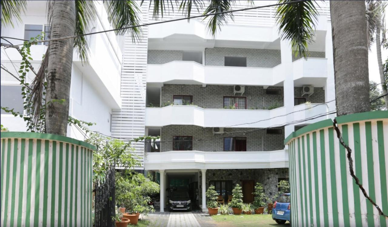 Готель Heaven Gardens Kochi Екстер'єр фото