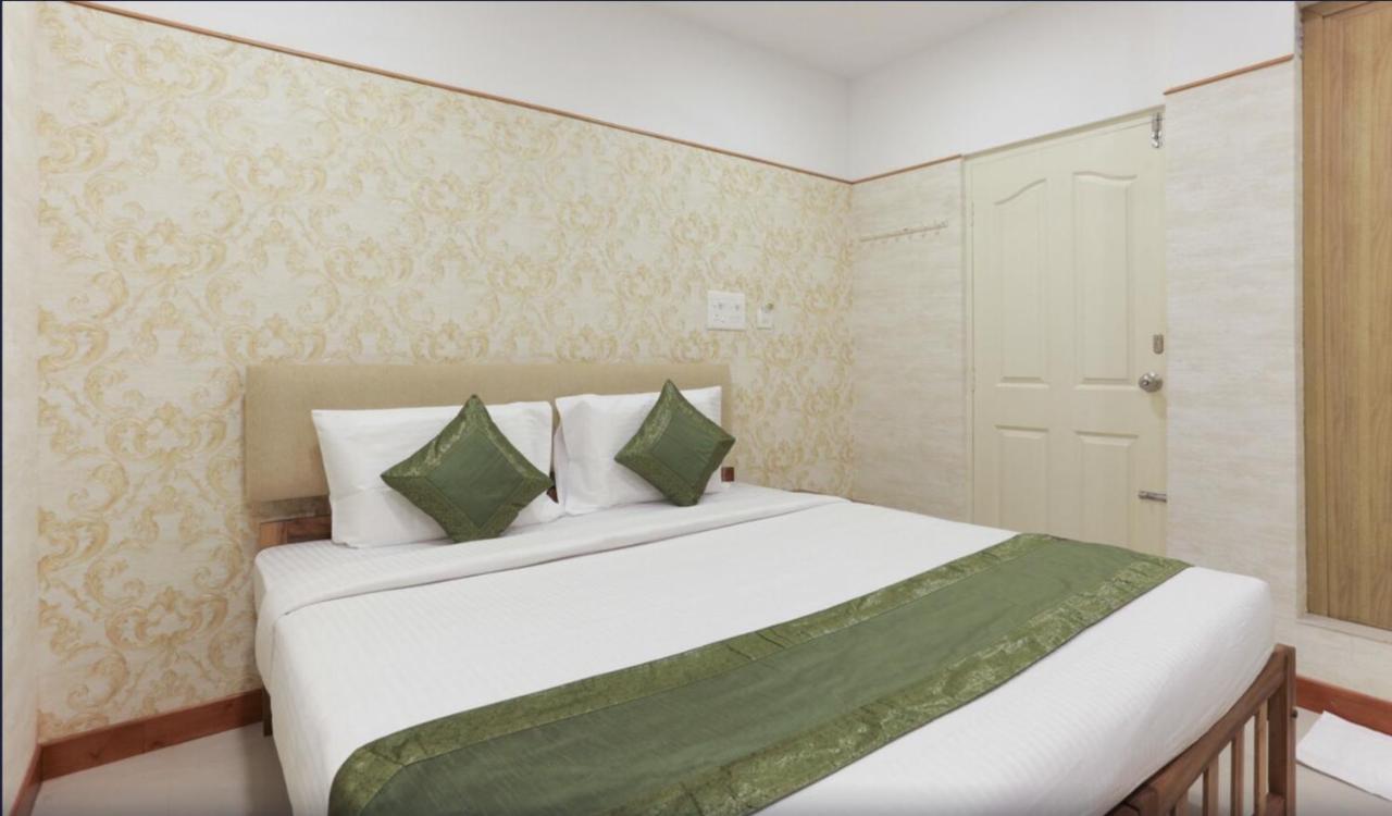 Готель Heaven Gardens Kochi Екстер'єр фото
