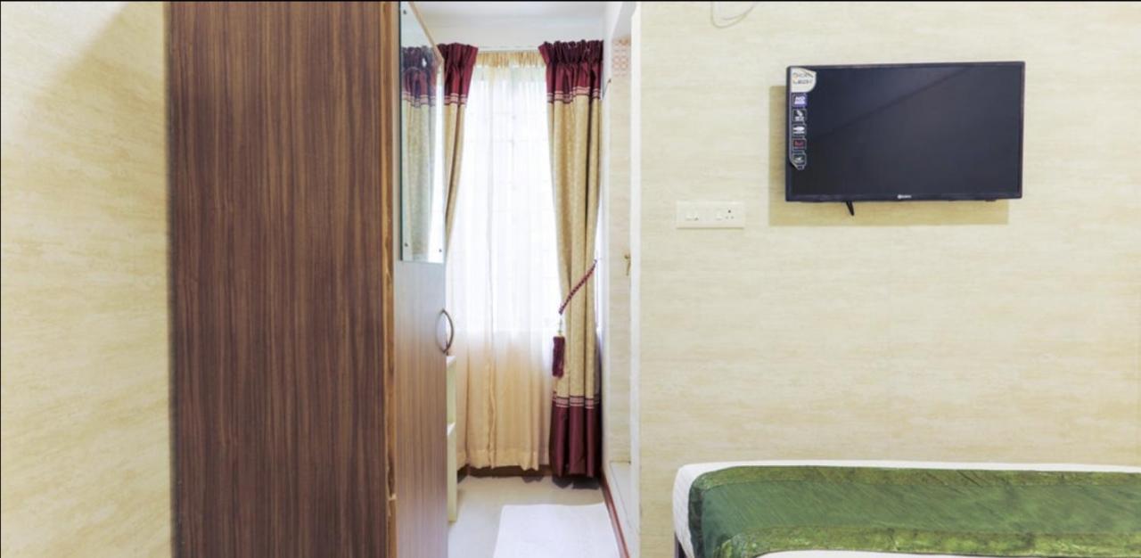 Готель Heaven Gardens Kochi Екстер'єр фото