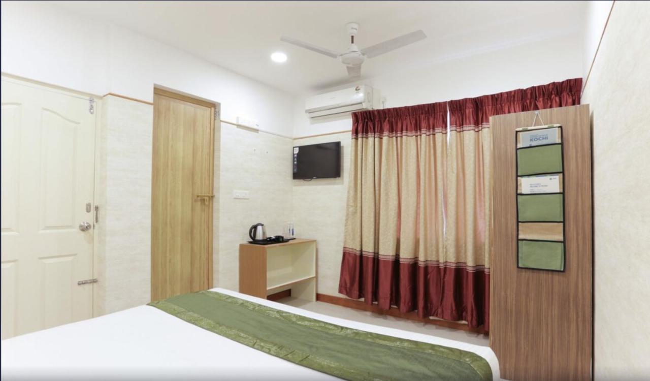 Готель Heaven Gardens Kochi Екстер'єр фото